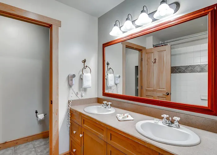 East Village Hotel 3*